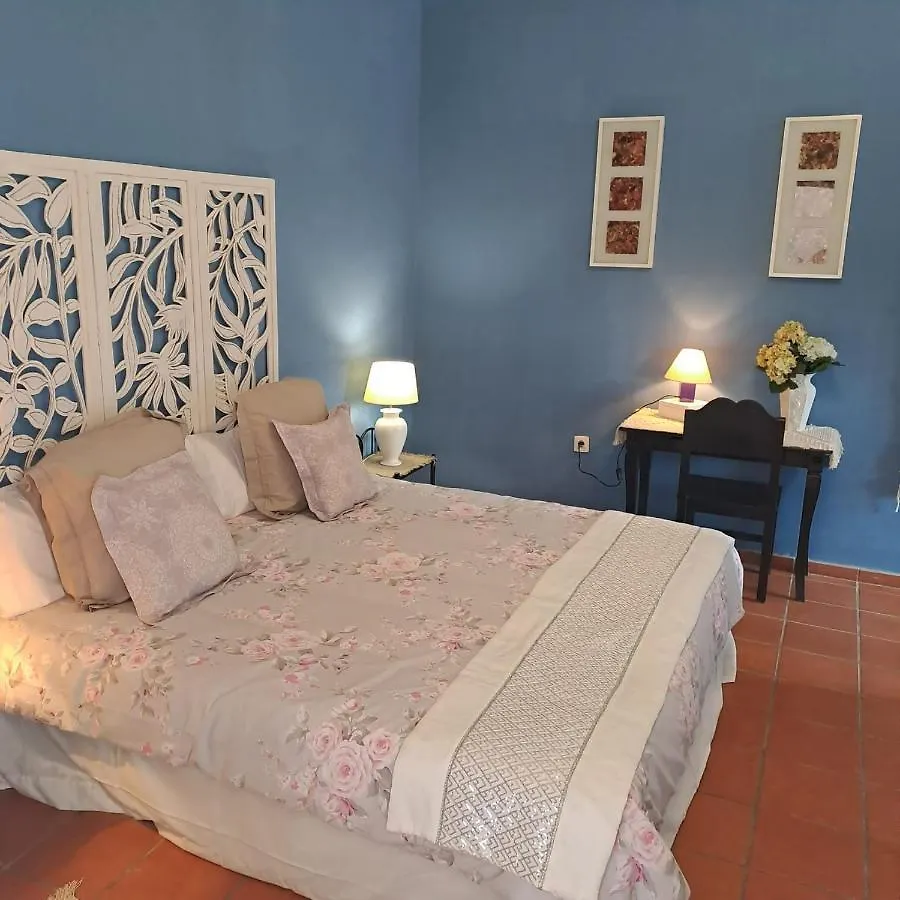 Casona La Orilla 1908 Tias Bed & Breakfast